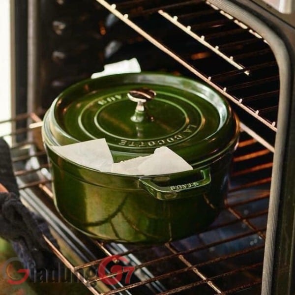 Staub - Nồi tròn màu xanh rêu - 22cm (2.6L)