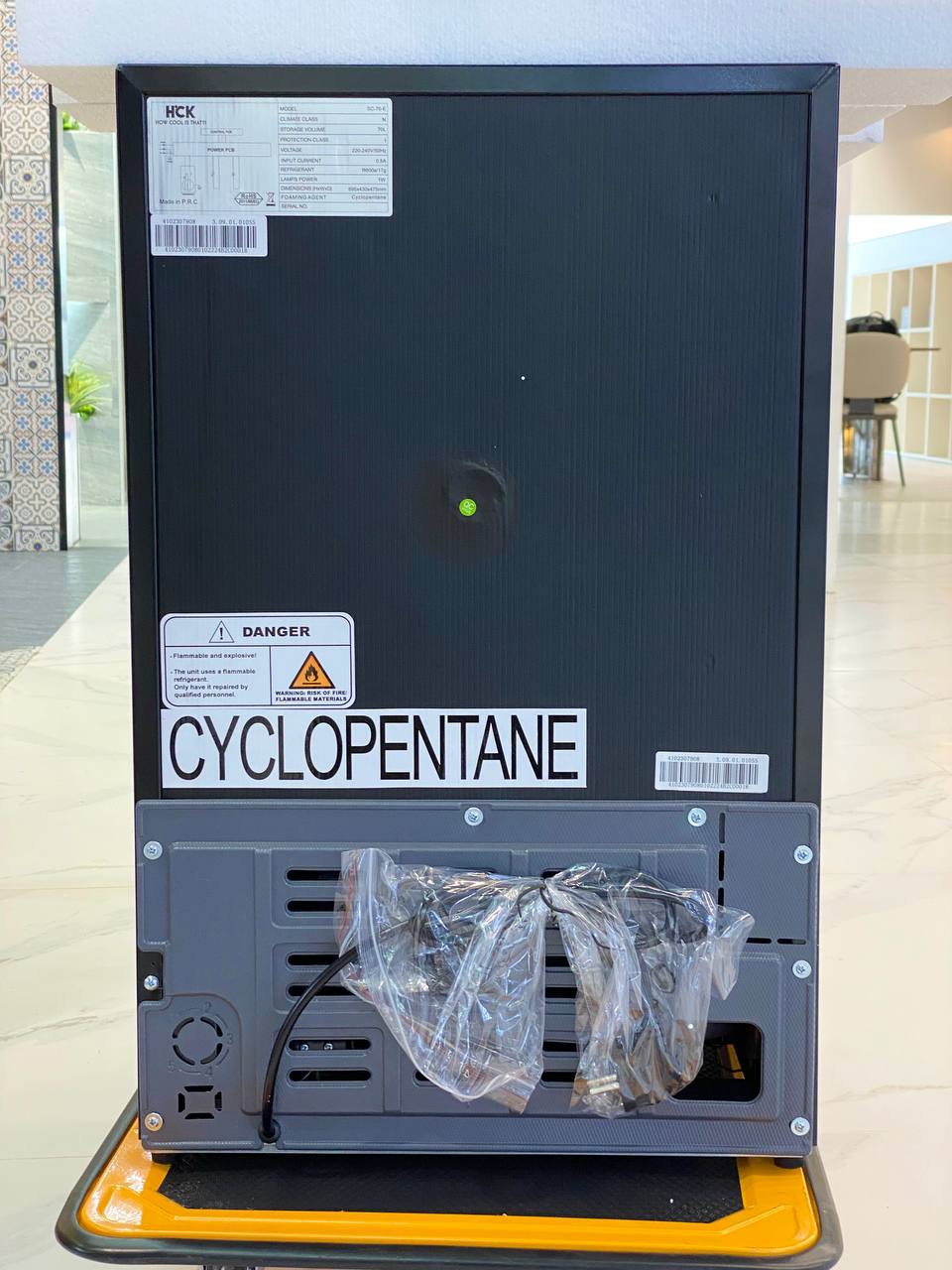 Tủ rượu HCK 70L SC-70-E màu đen mặt kính - 22 chai