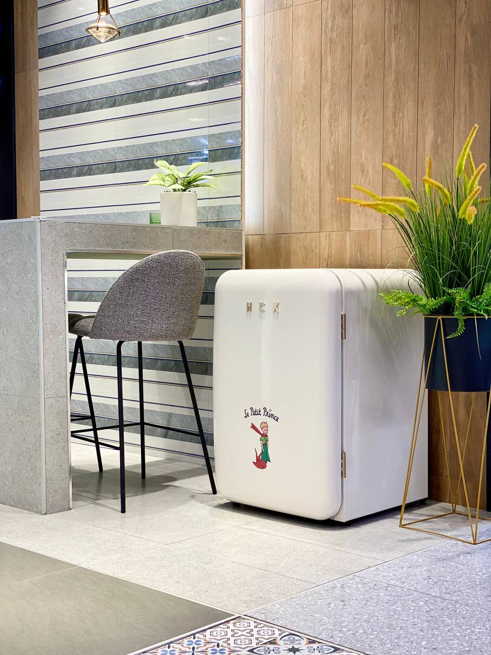 TỦ LẠNH MINI HCK LE PETIT PRINCE MÀU TRẮNG 107L BC-130RDA CÓ NGĂN ĐÔNG