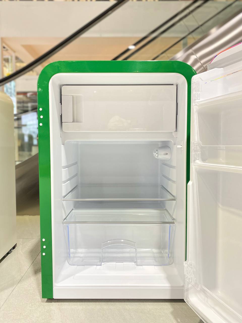 Tủ lạnh mini HCK ITALY FLAG 107L BC-130RDA màu xanh quốc kỳ Ý có ngăn đông