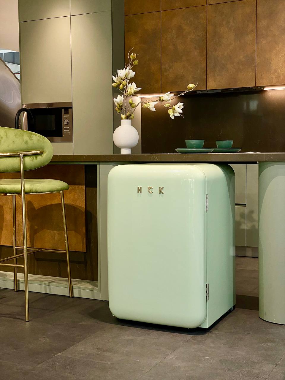 Tủ lạnh HCK 107L màu xanh mint có ngăn đông (ngăn lạnh 92L, ngăn đông 15L)