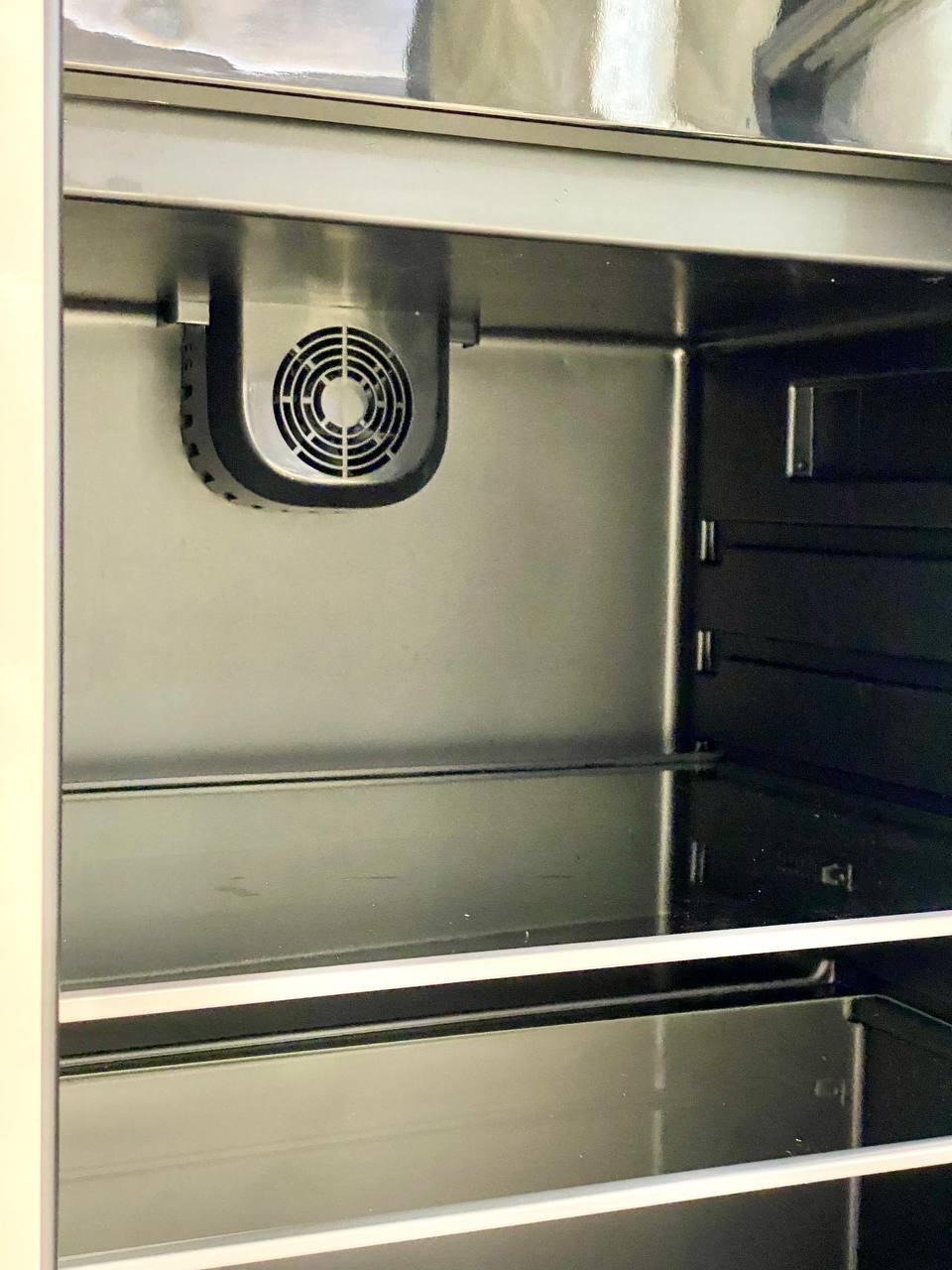 Tủ đồ uống HCK 115L màu kem mặt kính có ngăn đông tiết kiệm điện