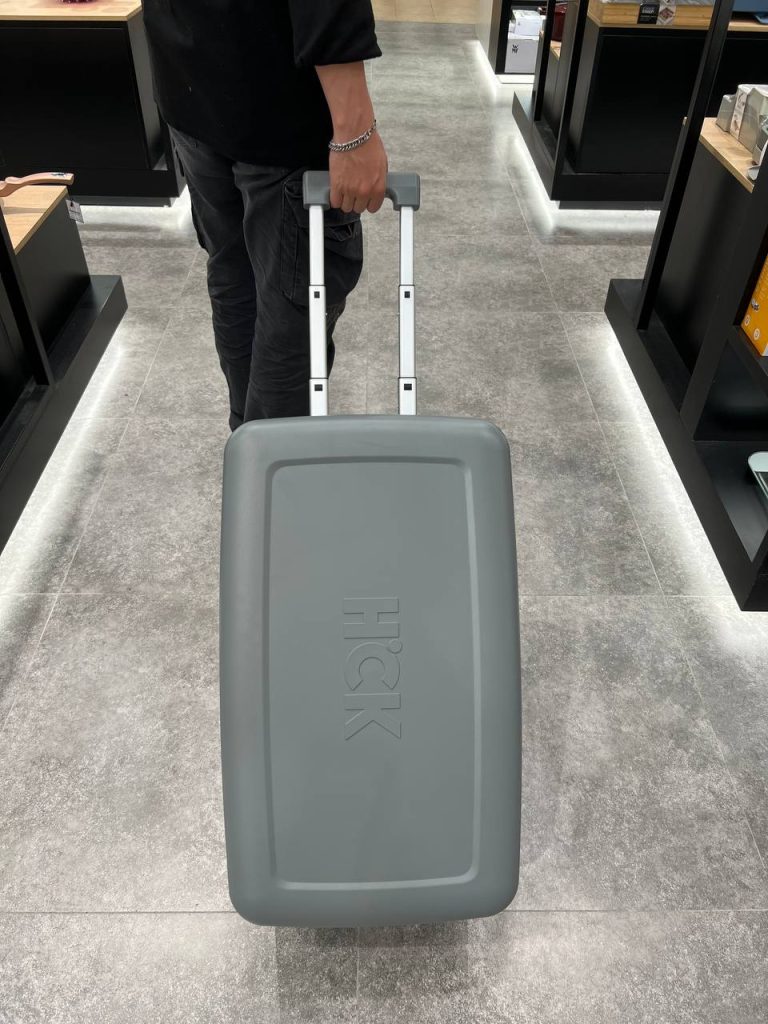 Tủ lạnh mini dã ngoại HCK dung tích 16L màu xám có tay kéo