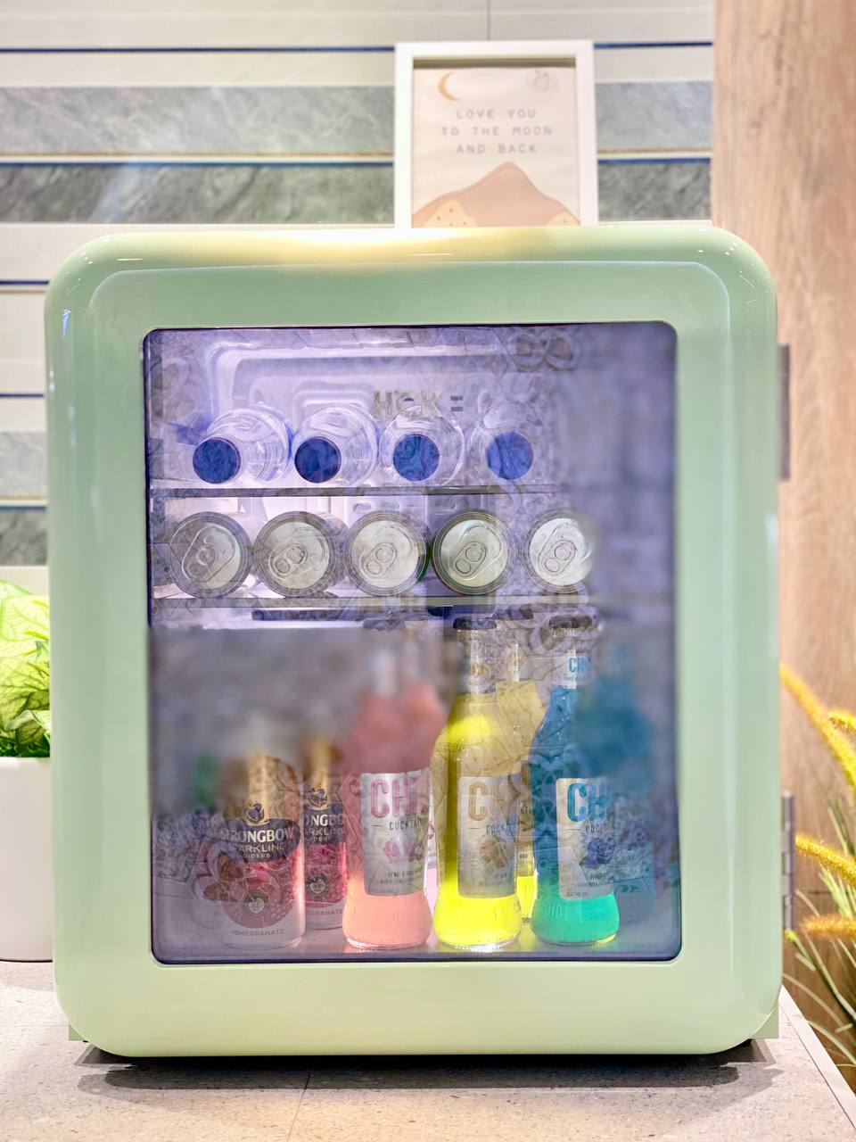 Tủ lạnh đựng mỹ phẩm & đồ uống HCK 48L màu xanh mint có mặt kính