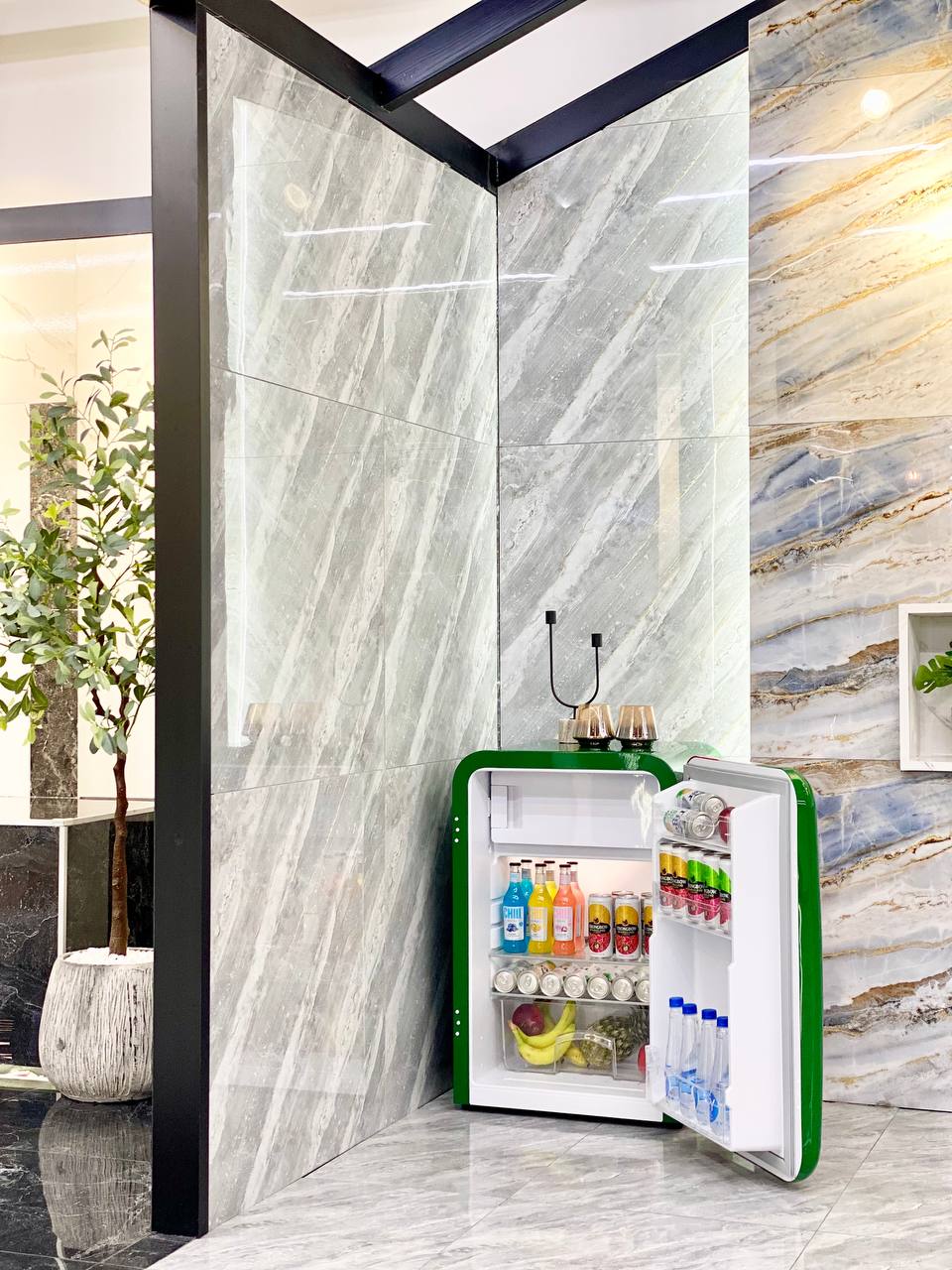 Tủ lạnh mini HCK ITALY FLAG 107L BC-130RDA màu xanh quốc kỳ Ý có ngăn đông