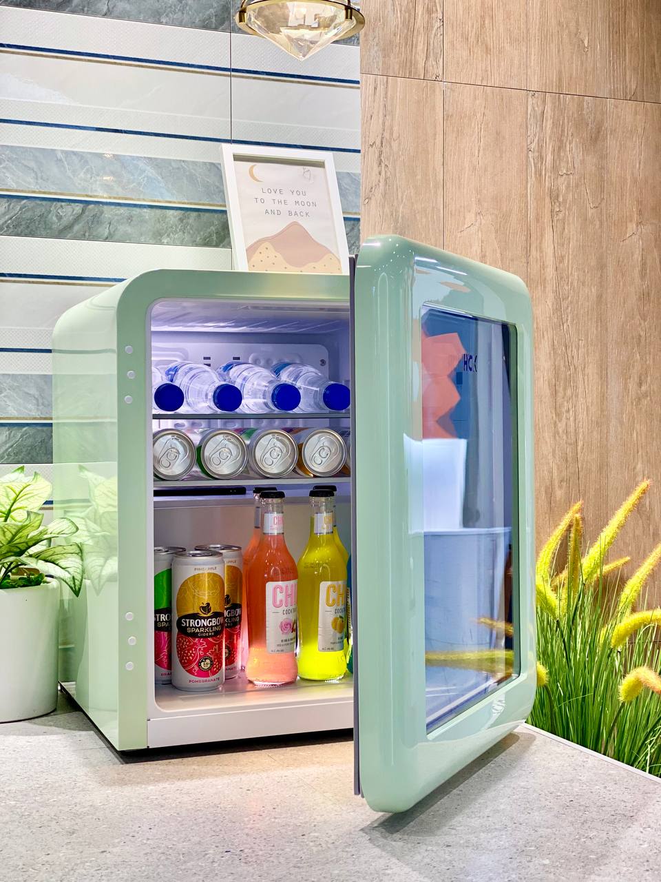 Tủ lạnh đựng mỹ phẩm & đồ uống HCK 48L màu xanh mint có mặt kính
