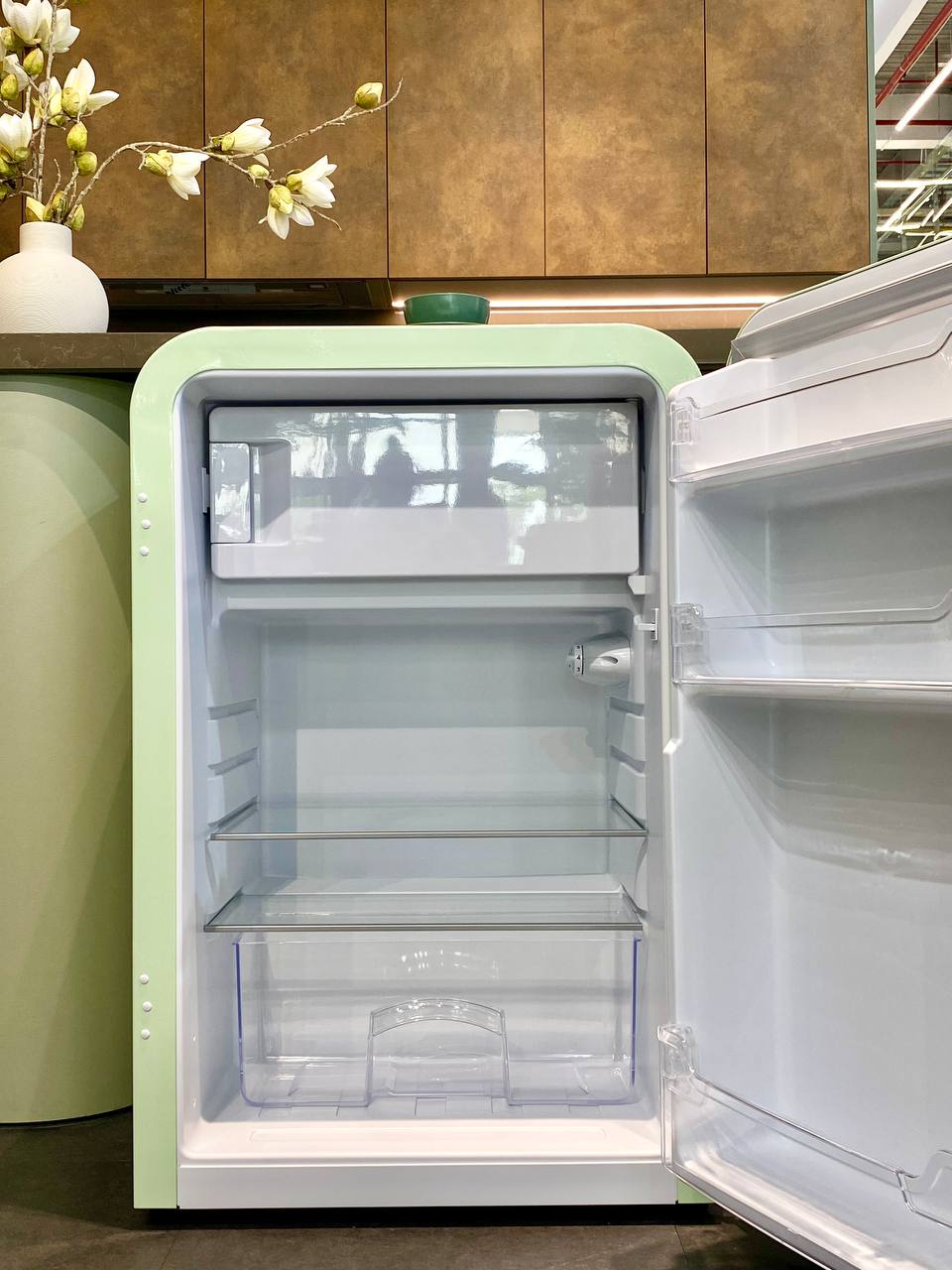 Tủ lạnh HCK 107L màu xanh mint có ngăn đông (ngăn lạnh 92L, ngăn đông 15L)