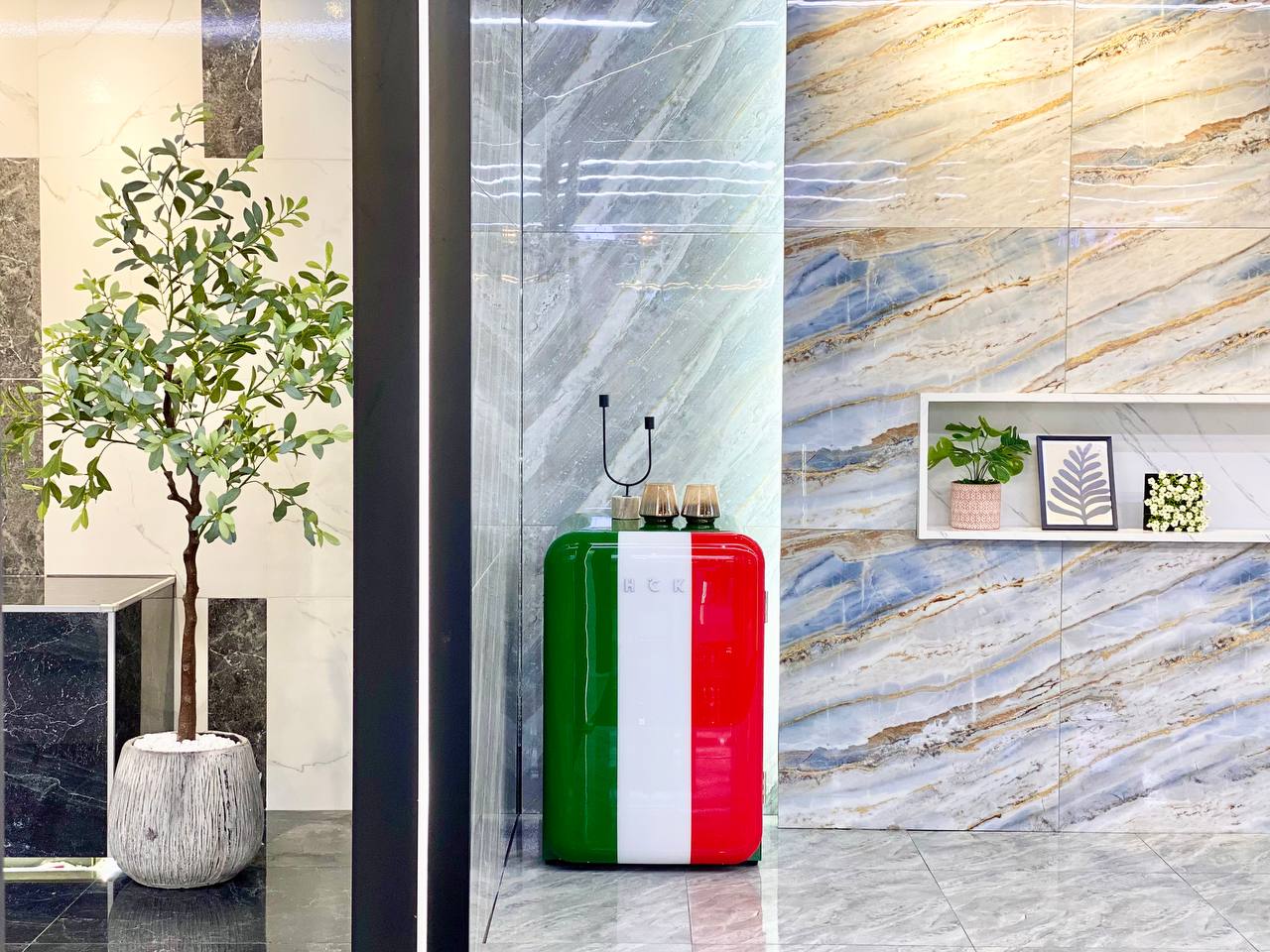 Tủ lạnh mini HCK ITALY FLAG 107L BC-130RDA màu xanh quốc kỳ Ý có ngăn đông