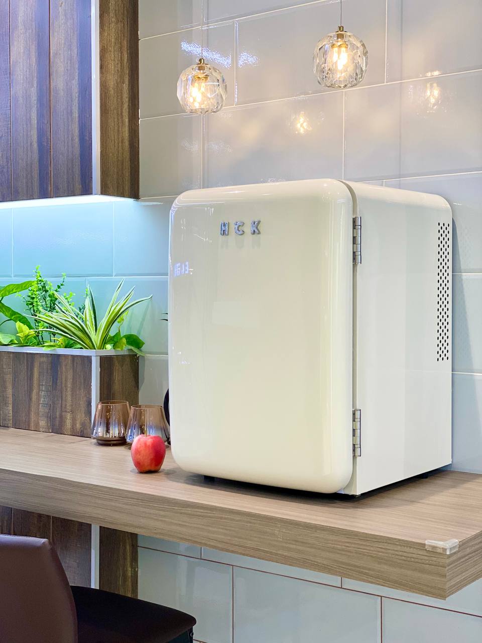 Tủ lạnh mini để mỹ phẩm retro HCK BC-40RSA 34L màu kem