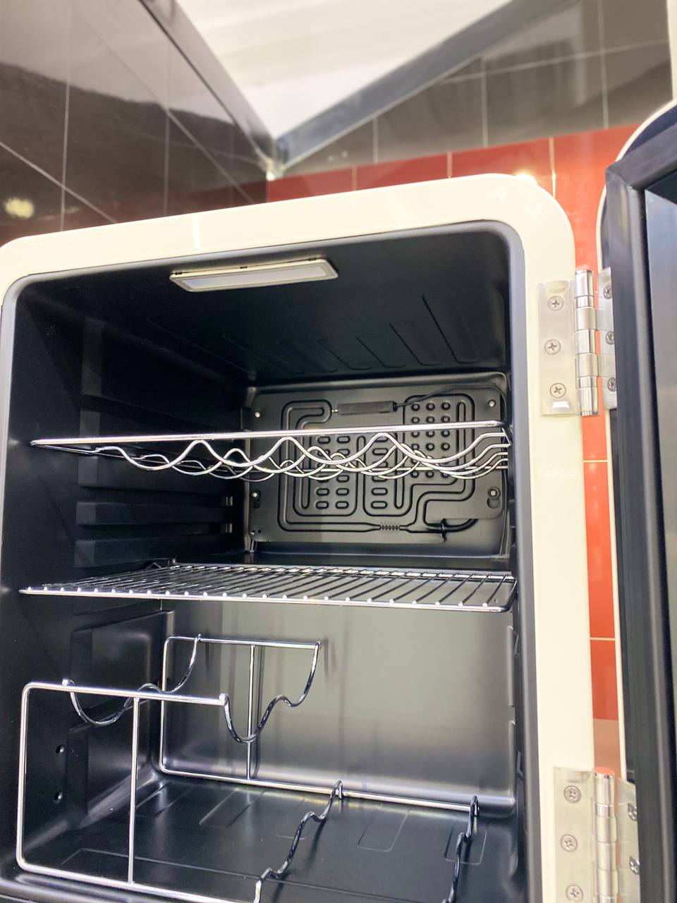 Tủ mỹ phẩm đồ uống HCK 48L màu kem có mặt kính