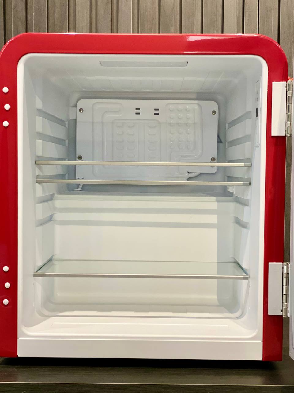 Tủ lạnh mini retro HCK BC-46R 48L màu đỏ cánh kín