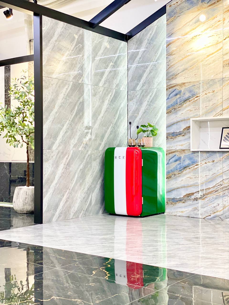 Tủ lạnh mini HCK ITALY FLAG 107L BC-130RDA màu xanh quốc kỳ Ý có ngăn đông