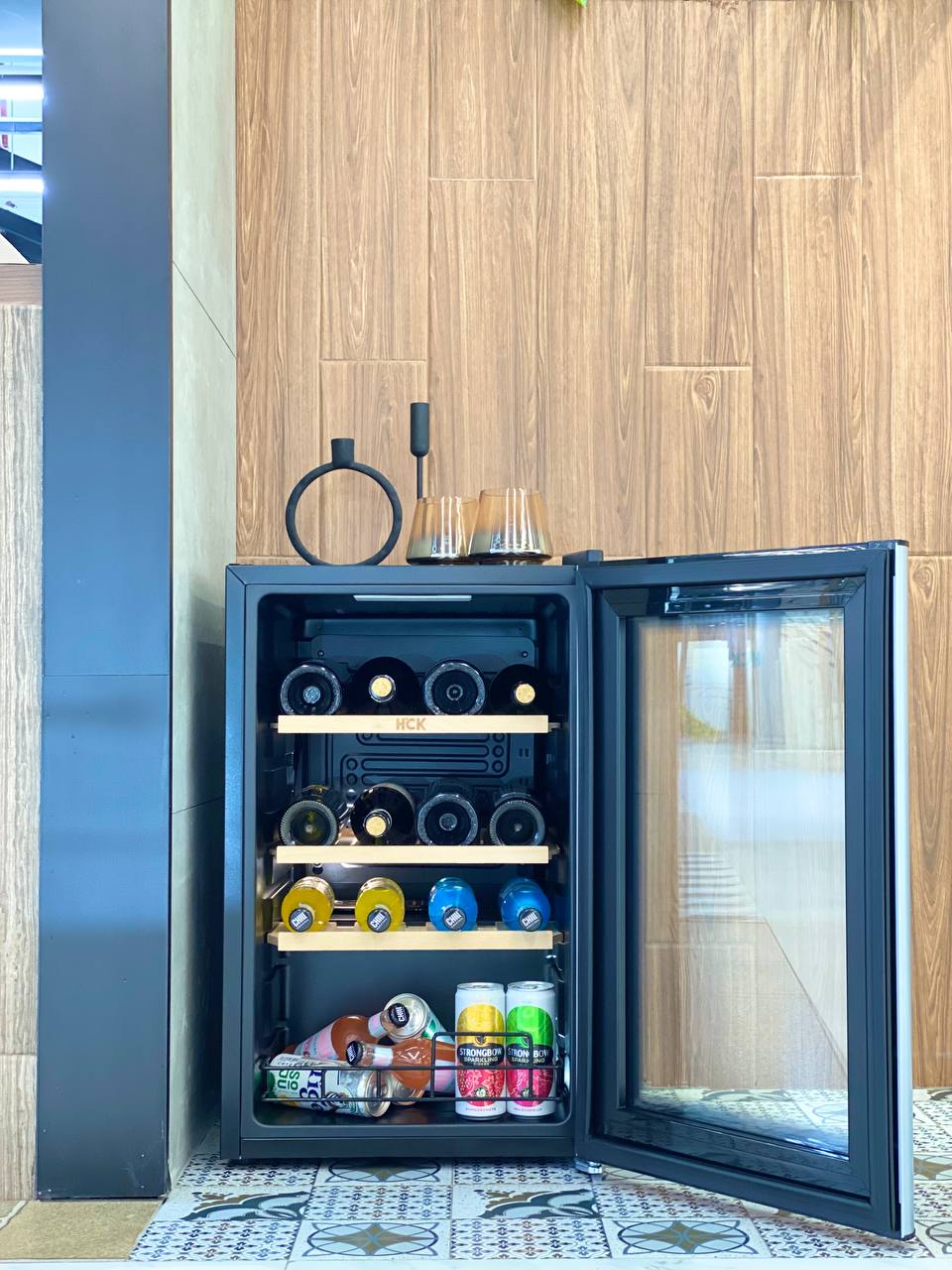 Tủ rượu HCK 70L SC-70-E màu đen mặt kính - 22 chai