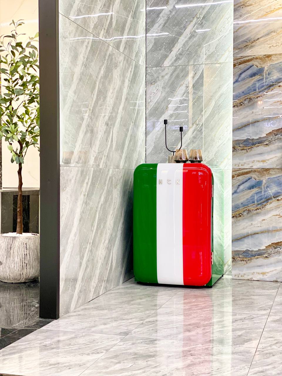 Tủ lạnh mini HCK ITALY FLAG 107L BC-130RDA màu xanh quốc kỳ Ý có ngăn đông