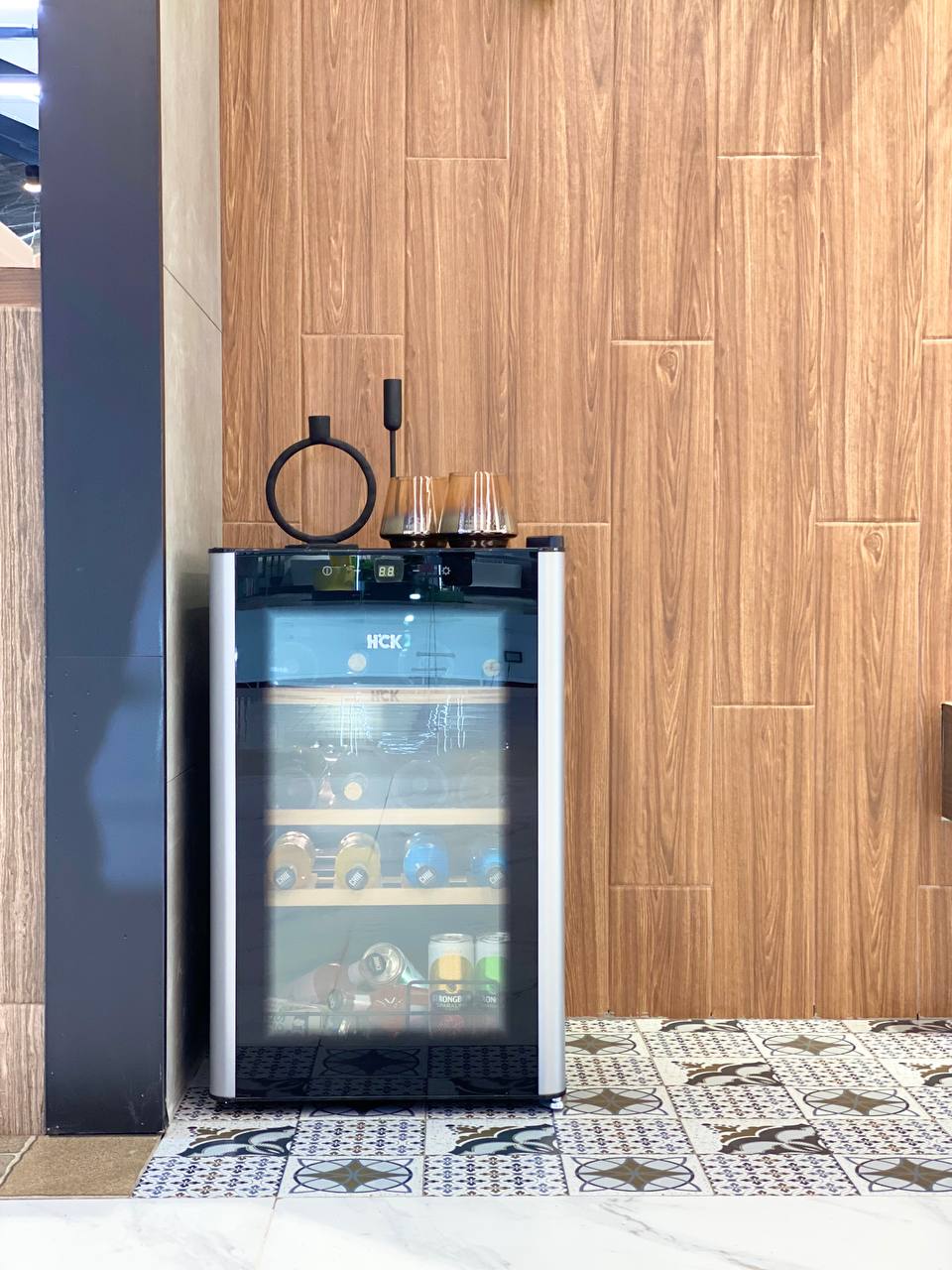 Tủ rượu HCK 70L SC-70-E màu đen mặt kính - 22 chai