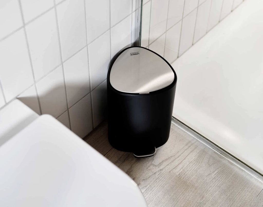 Thùng rác Joseph Joseph EasyStore Steel Pedal Bin 70595 5L màu đen nhám