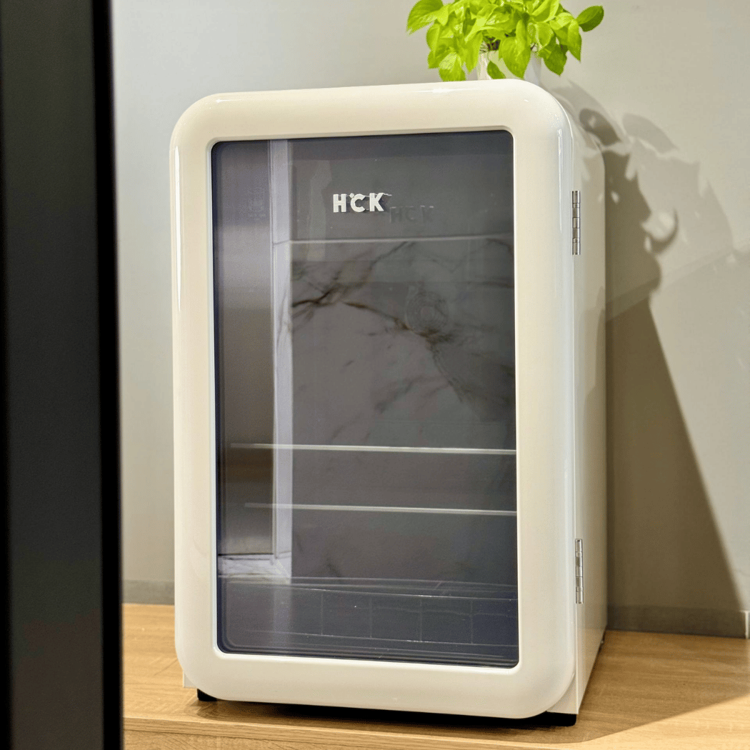 Tủ lạnh đựng đồ uống HCK 115L SC-130RD-S màu kem mặt kính (ngăn lạnh 100L, đông 15L)
