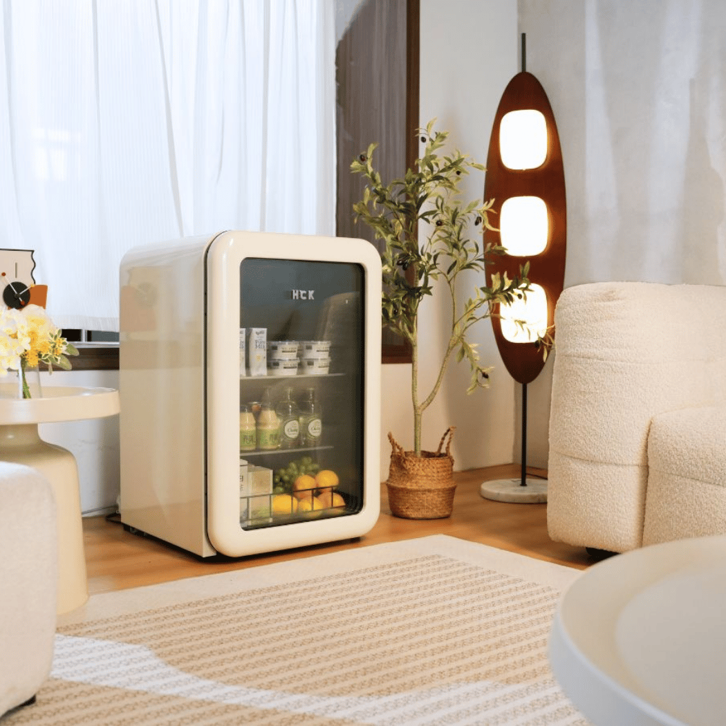Tủ lạnh đựng đồ uống HCK 115L SC-130RD-S màu kem mặt kính (ngăn lạnh 100L, đông 15L)