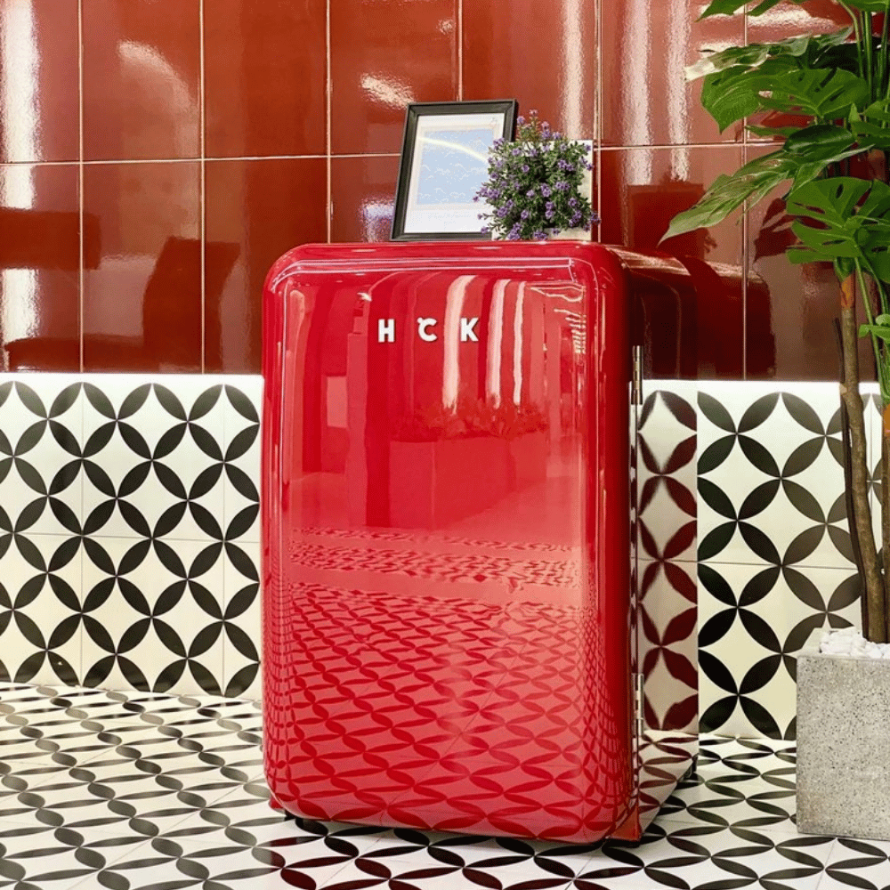 Tủ lạnh HCK 107L BC-130RDA màu đỏ có ngăn đông (ngăn lạnh 92L, ngăn đông 15L)
