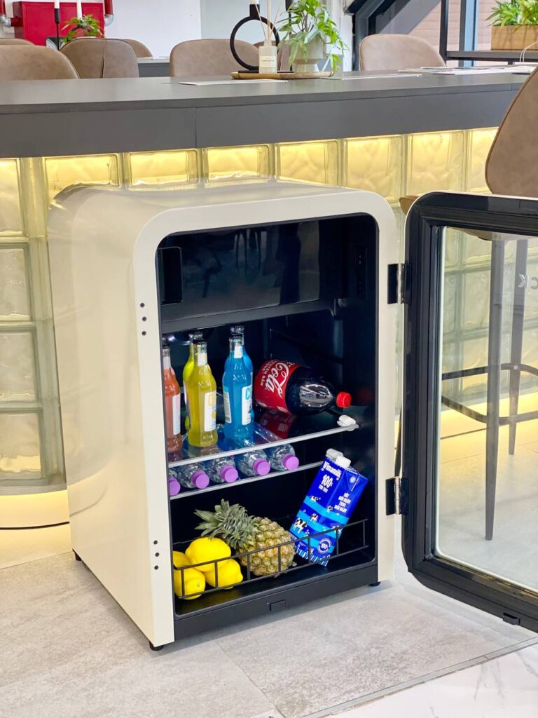 Tủ lạnh đựng đồ uống HCK 115L SC-130RD-S màu kem mặt kính (ngăn lạnh 100L, đông 15L)