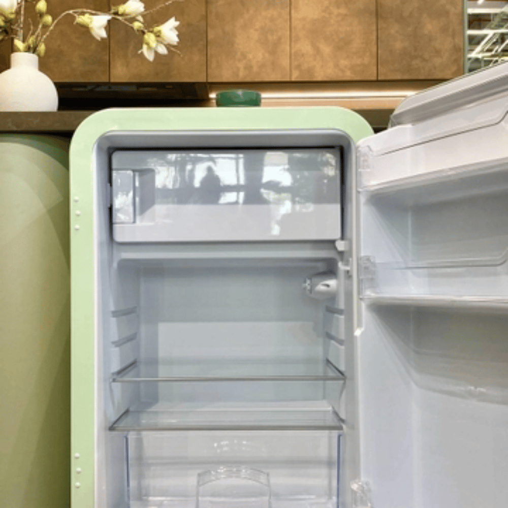 Tủ lạnh HCK 107L màu xanh mint có ngăn đông (ngăn lạnh 92L, ngăn đông 15L)
