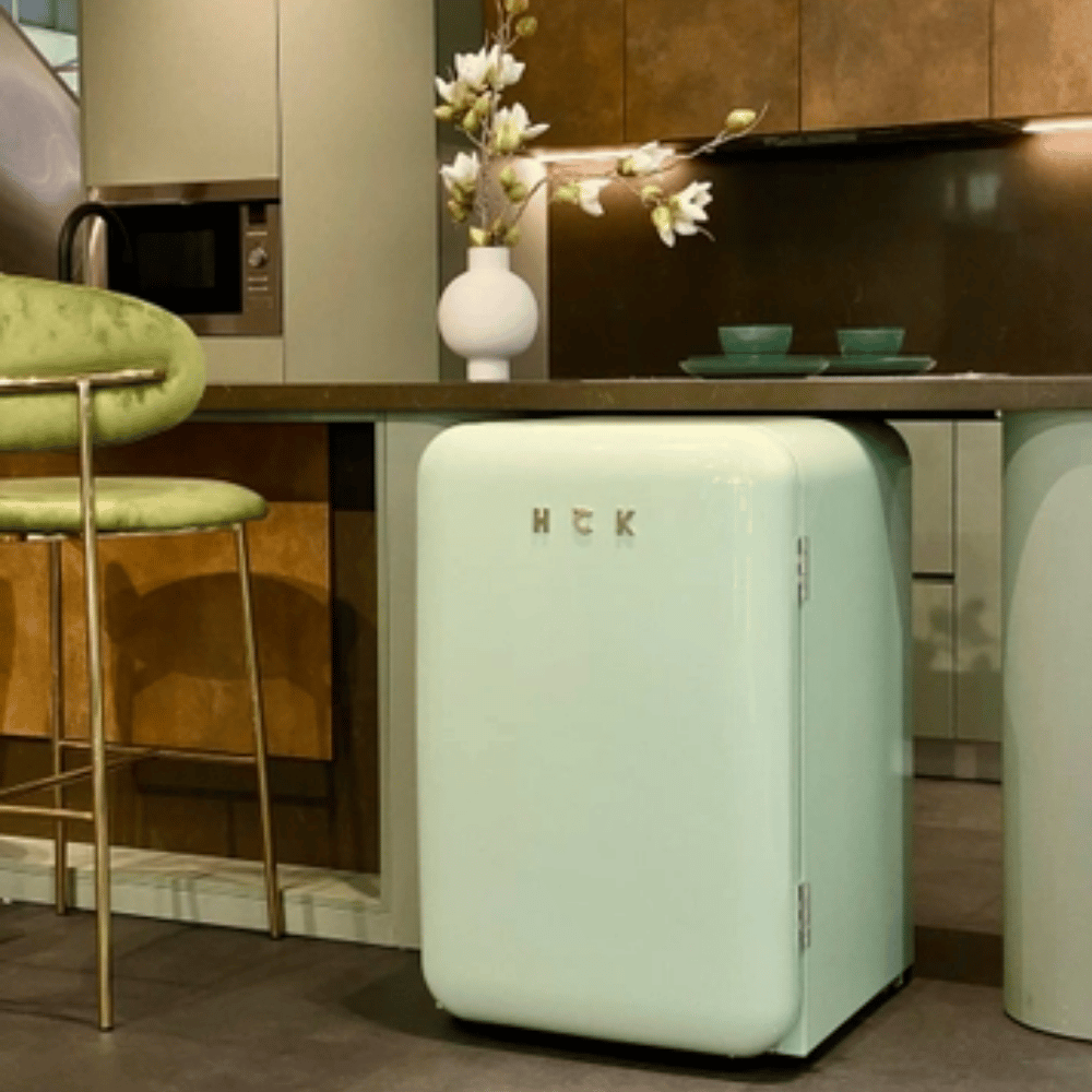 Tủ lạnh HCK 107L màu xanh mint có ngăn đông (ngăn lạnh 92L, ngăn đông 15L)