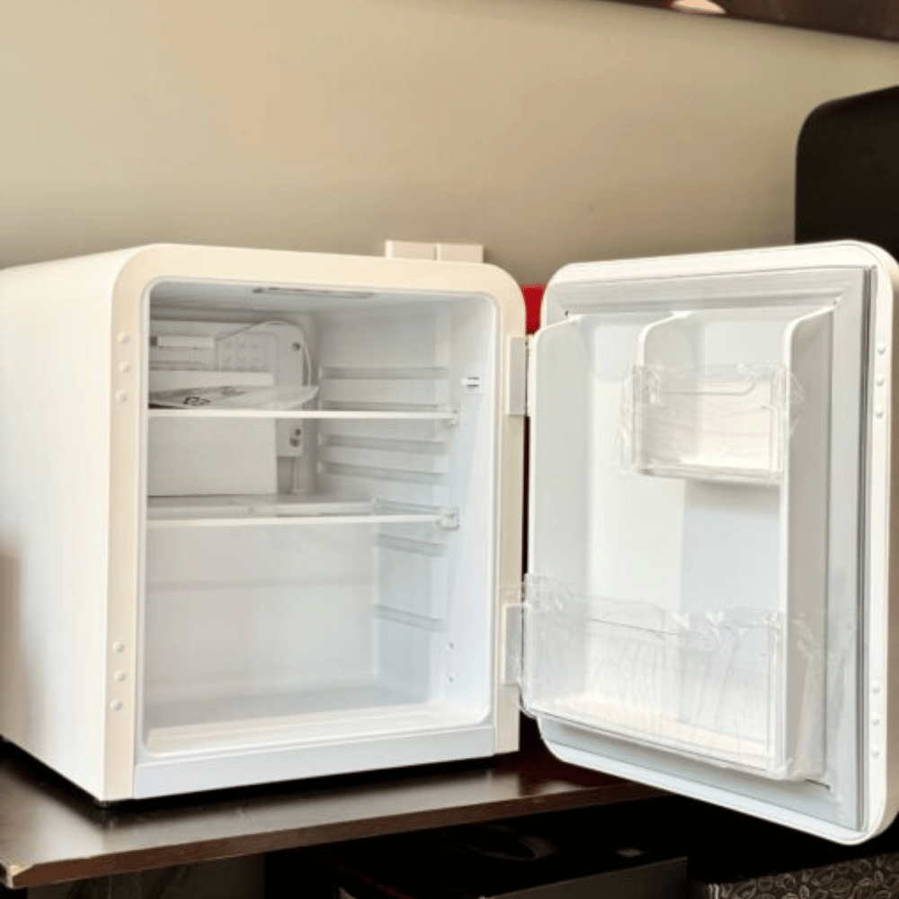 Tủ lạnh mini retro HCK BC-46R 48L màu trắng cánh kín