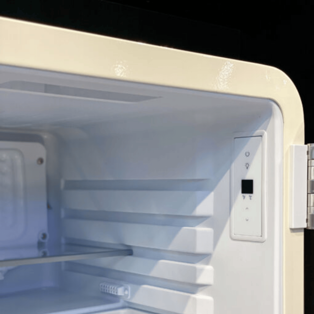 Tủ mỹ phẩm đồ uống HCK 48L SC-46R-S mini retro màu kem mặt kính