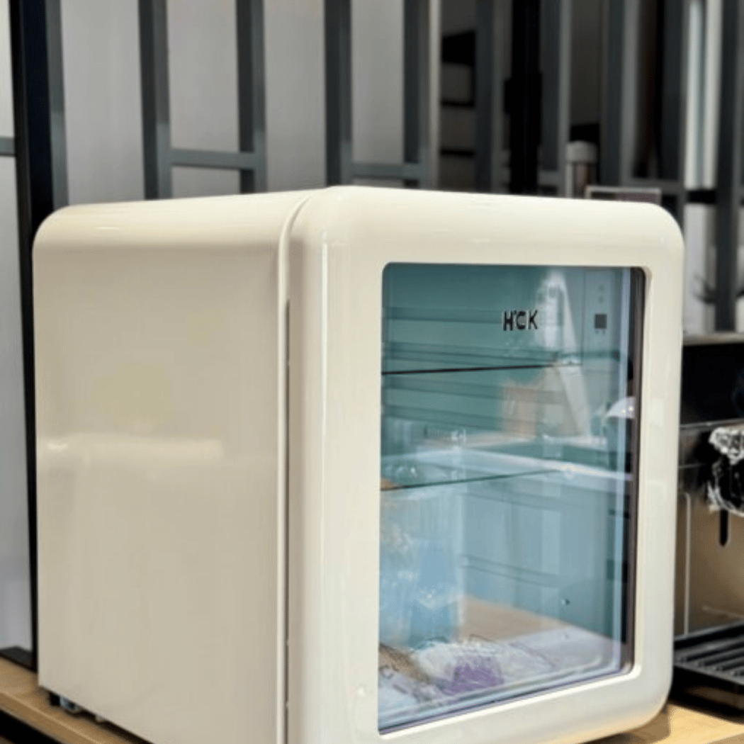 Tủ mỹ phẩm đồ uống HCK 48L SC-46R-S mini retro màu kem mặt kính