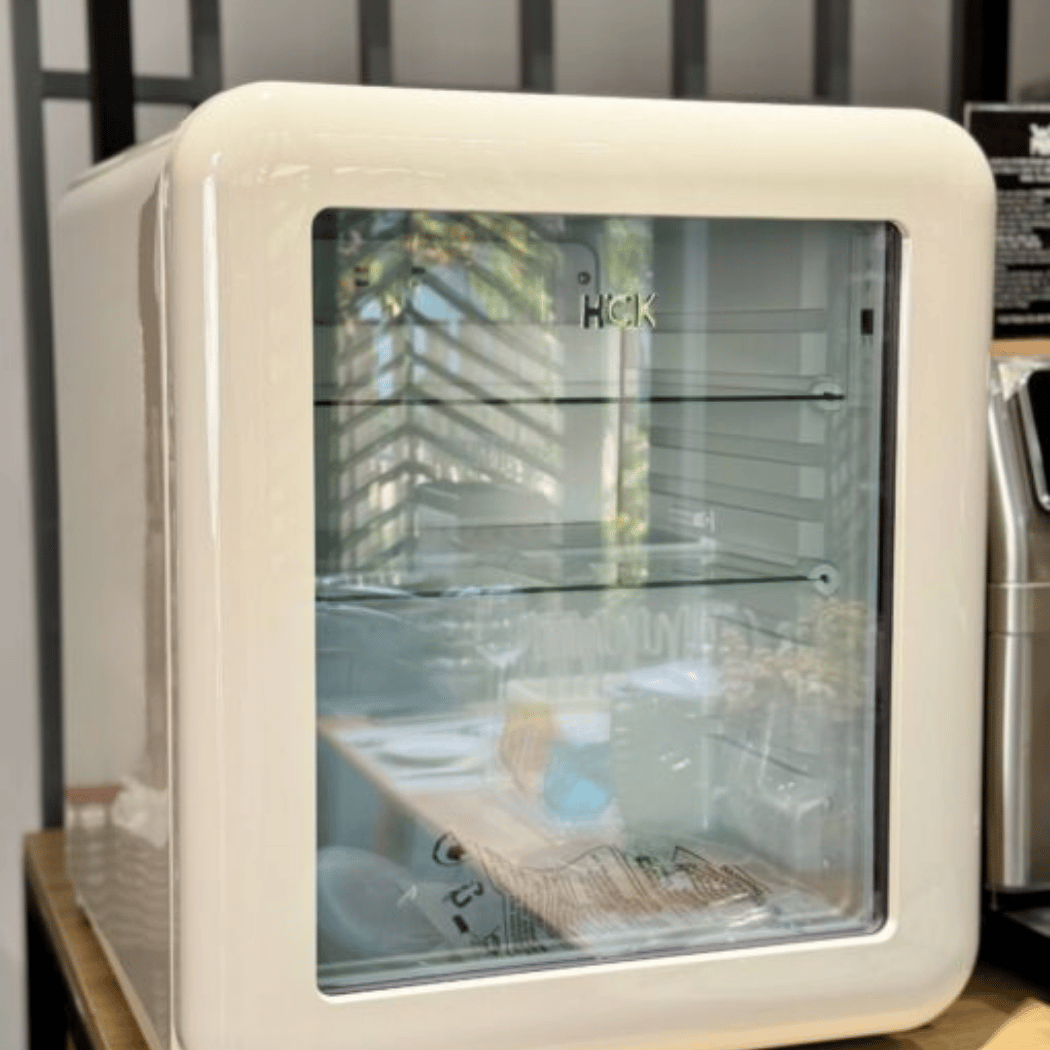 Tủ mỹ phẩm đồ uống HCK 48L SC-46R-S mini retro màu kem mặt kính