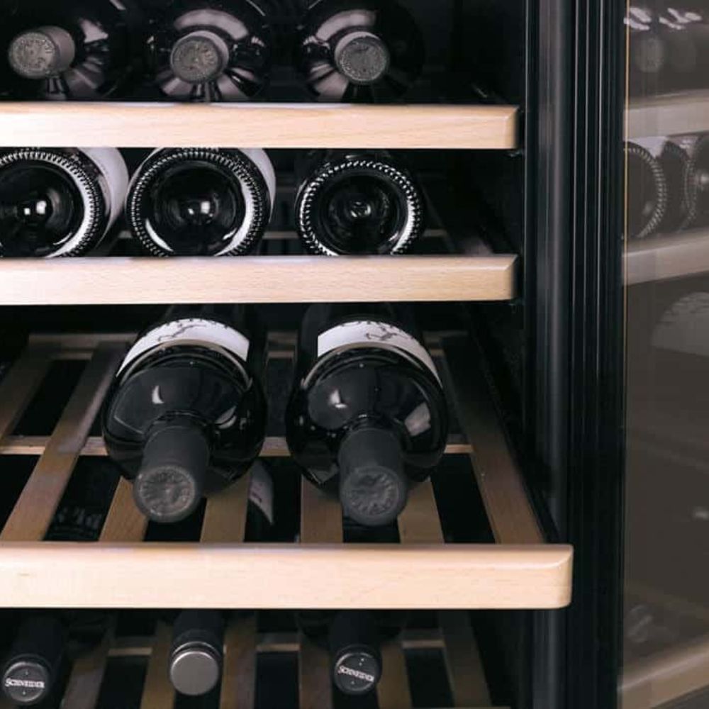 Tủ rượu CASO WineComfort 38 black