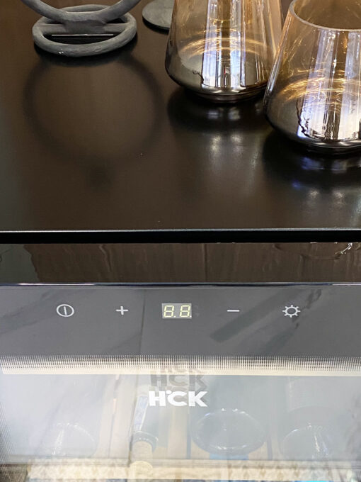 Tủ rượu HCK 70L màu đen mặt kính - 22 chai