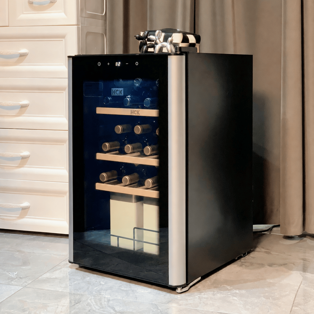 Tủ rượu HCK 70L màu đen mặt kính - 22 chai