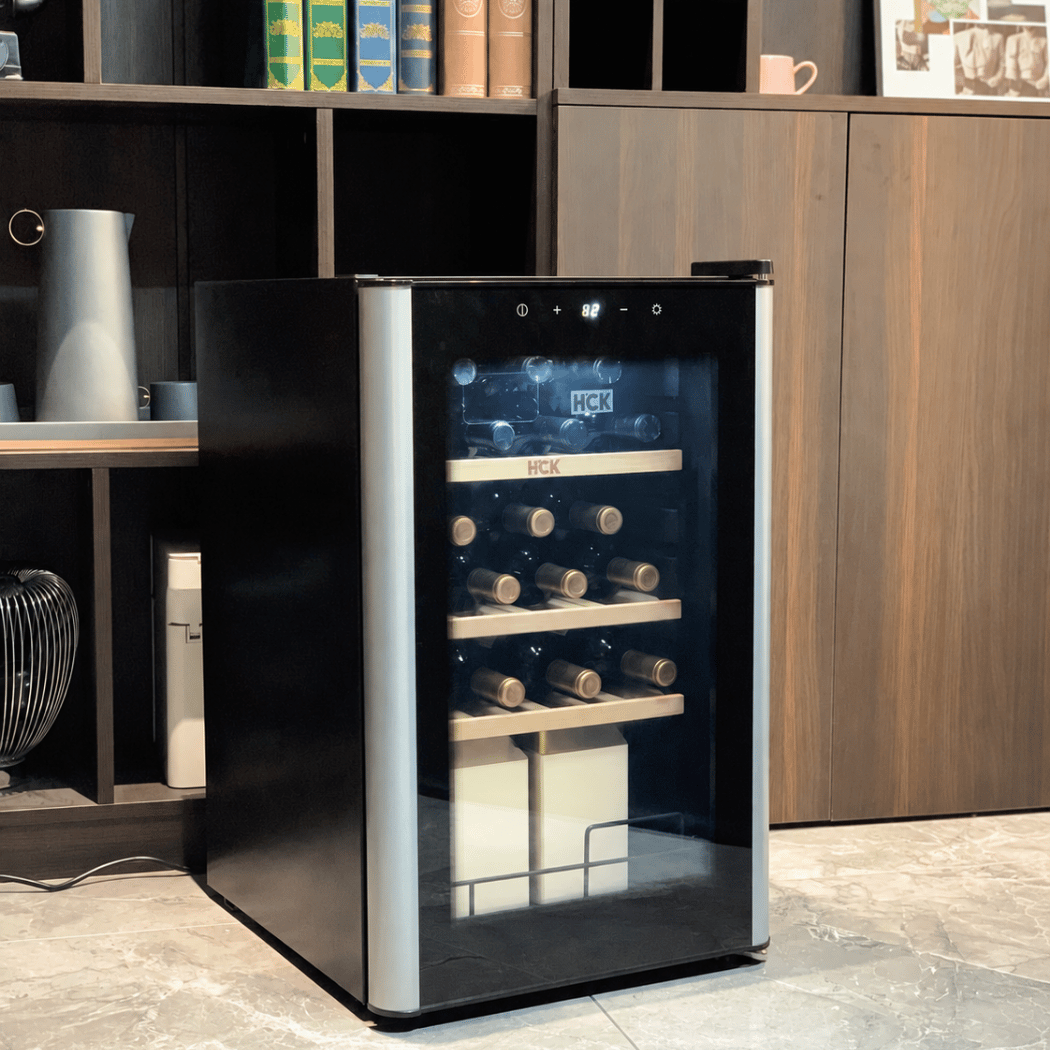 Tủ rượu HCK 70L màu đen mặt kính - 22 chai