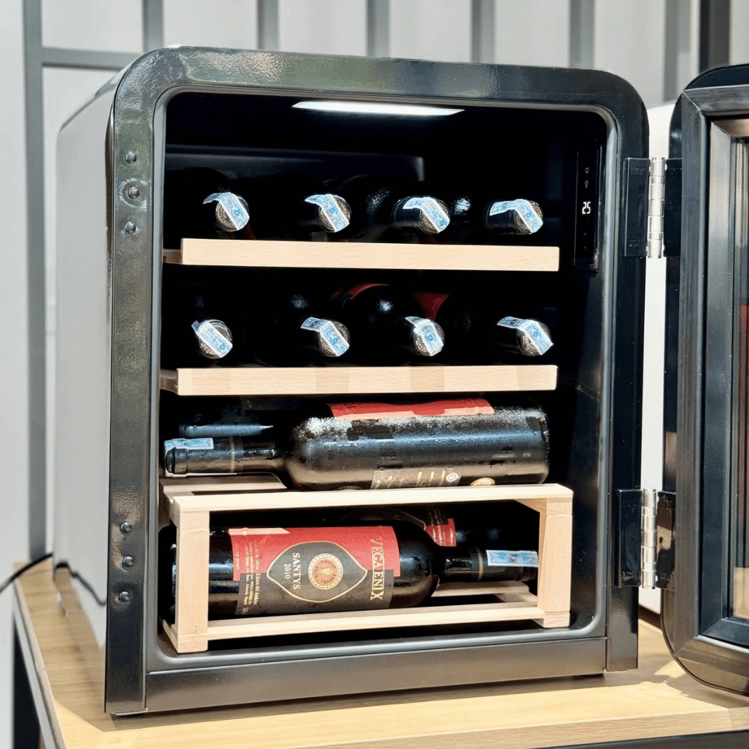 Tủ rượu HCK retro 48L - 17 chai màu đen có mặt kính