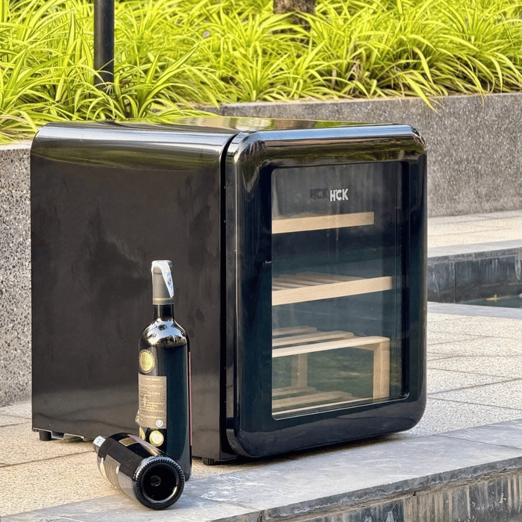 Tủ rượu HCK retro 48L - 17 chai màu đen có mặt kính