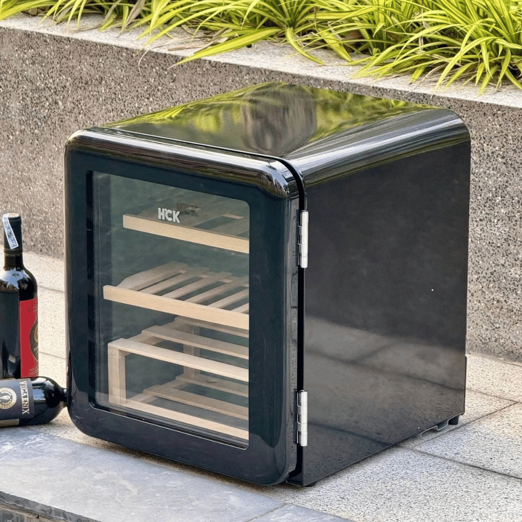 Tủ rượu HCK retro 48L - 17 chai màu đen có mặt kính