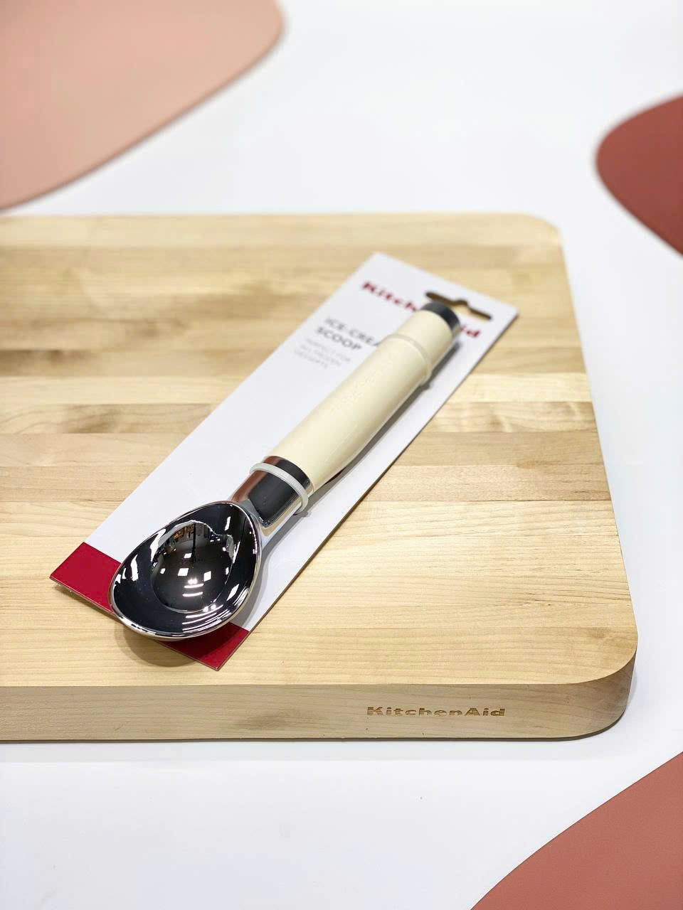 Muôi múc kem KitchenAid KAG117OHACE màu kem