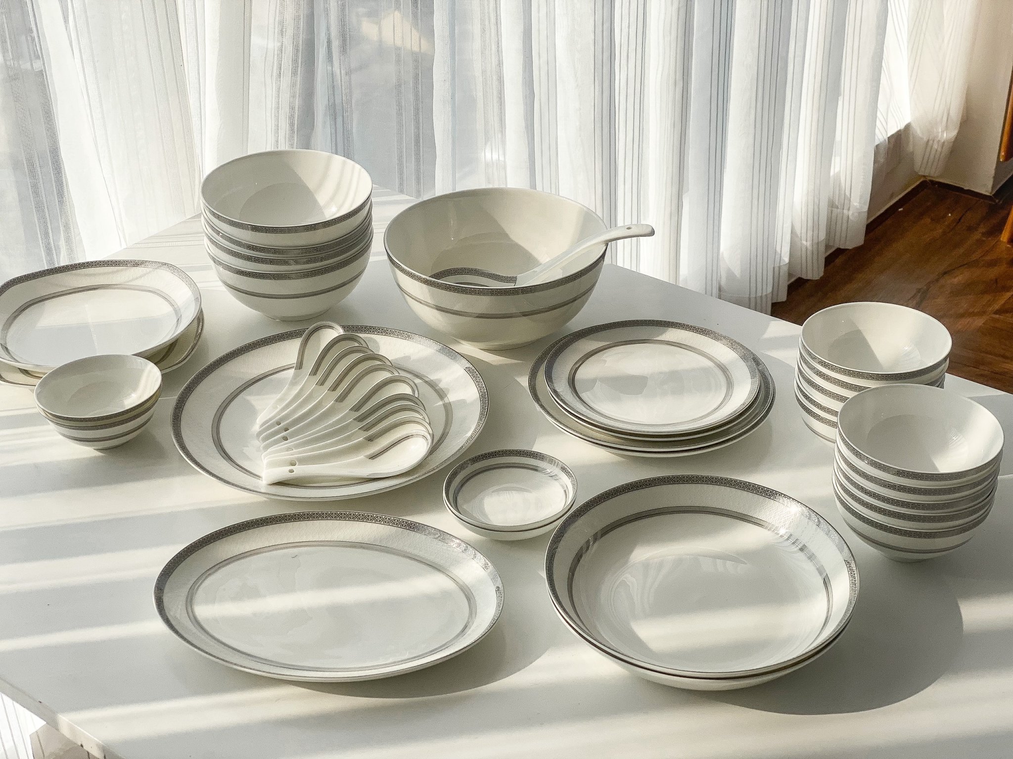 Bộ đồ ăn sứ xương bạch kim anh 50 sản phẩm