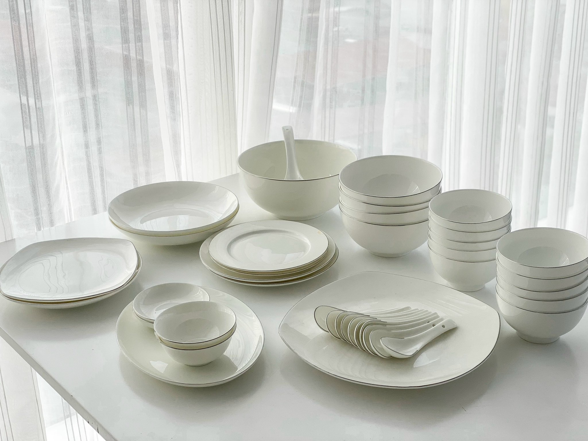 Bộ đồ ăn viền bạc 50pcs