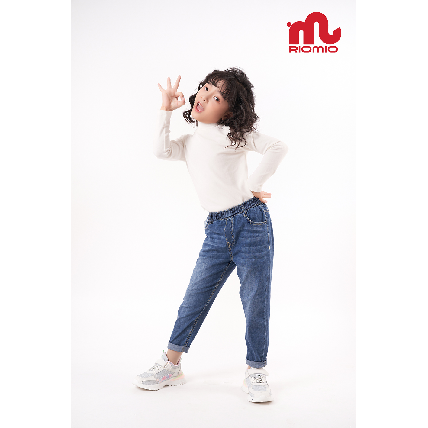 quan-jeans-be-gai-di-hoc-lisa-tui-dong-ho-phoi-mau-riomio-ro037