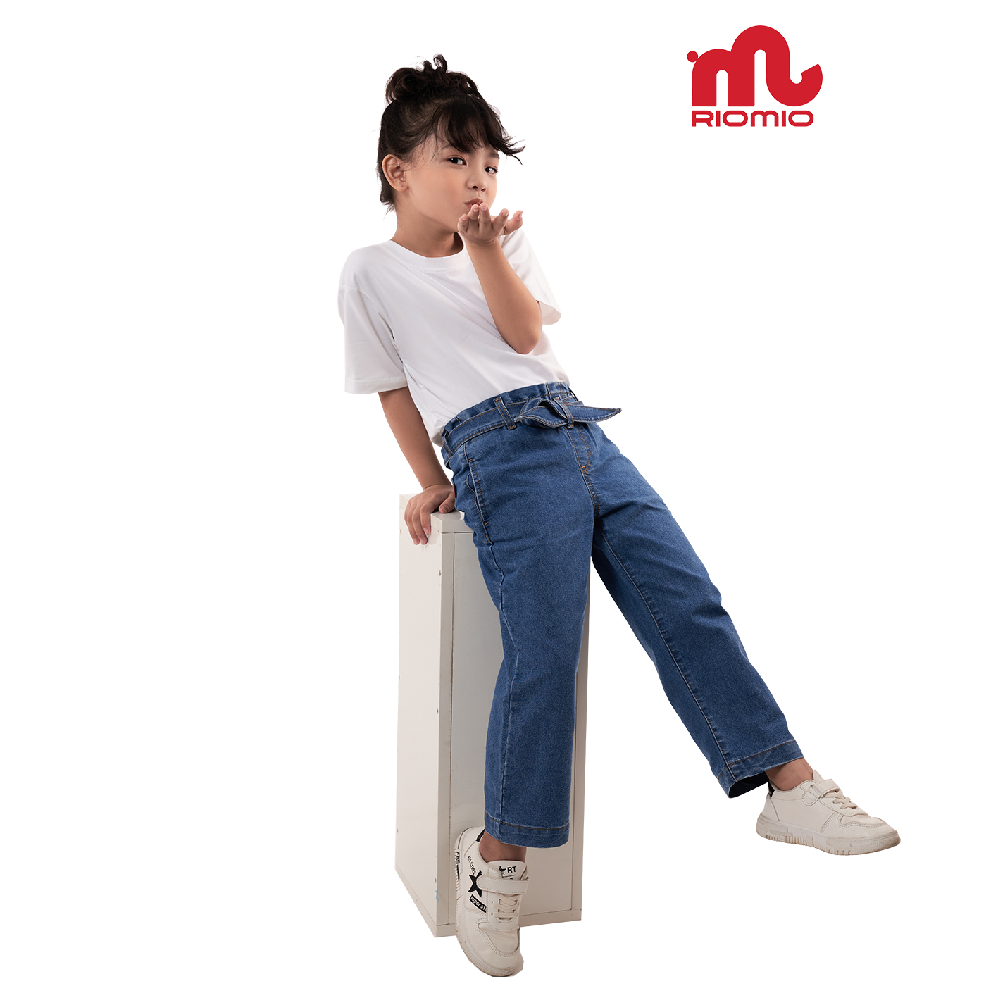 quan-jean-be-gai-di-hoc-ong-suong-rong-luna-no-cheo-riomio-ro031