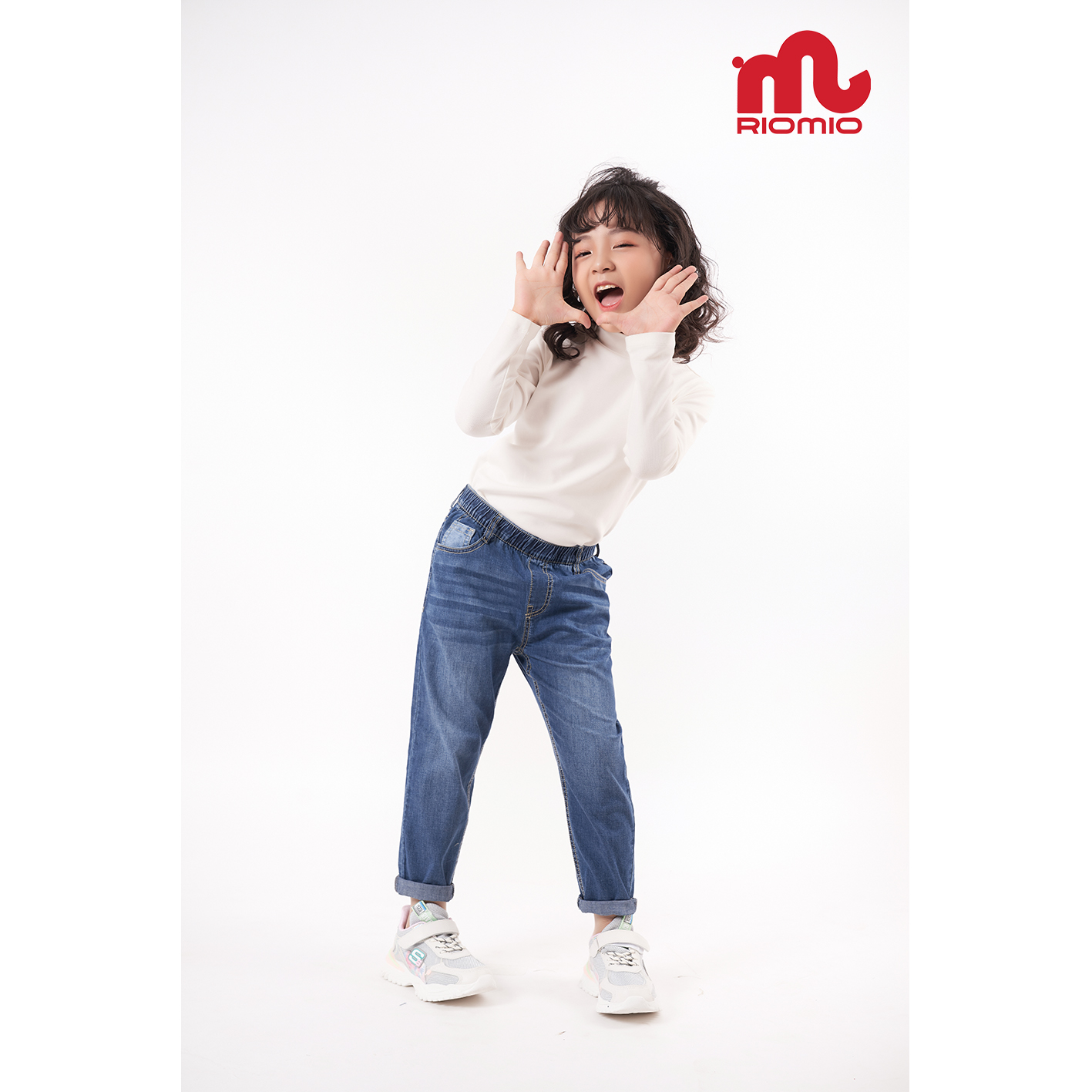 quan-jeans-be-gai-di-hoc-lisa-tui-dong-ho-phoi-mau-riomio-ro037