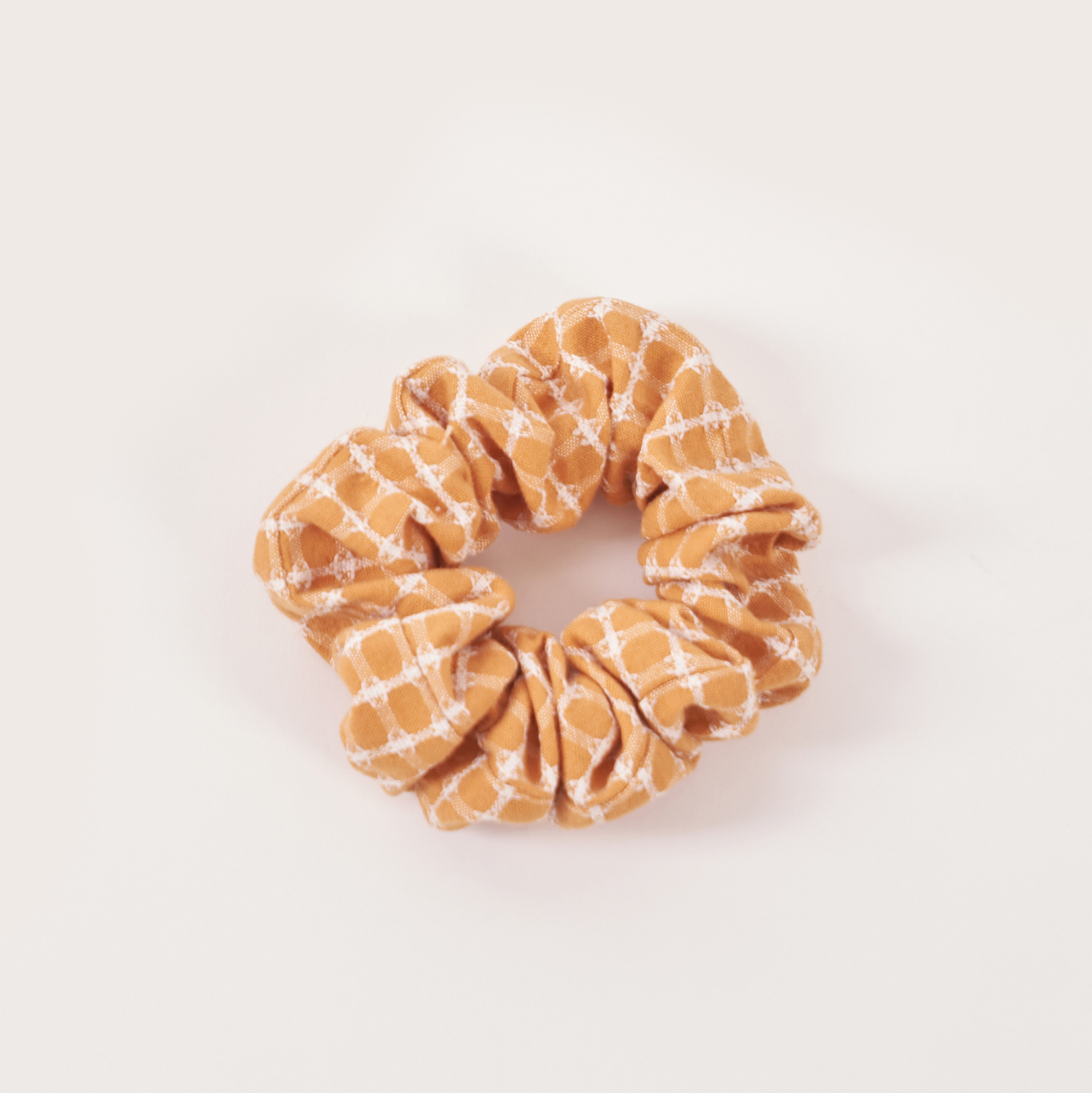 rpk22125-day-buoc-toc-vai-caro-scrunchies