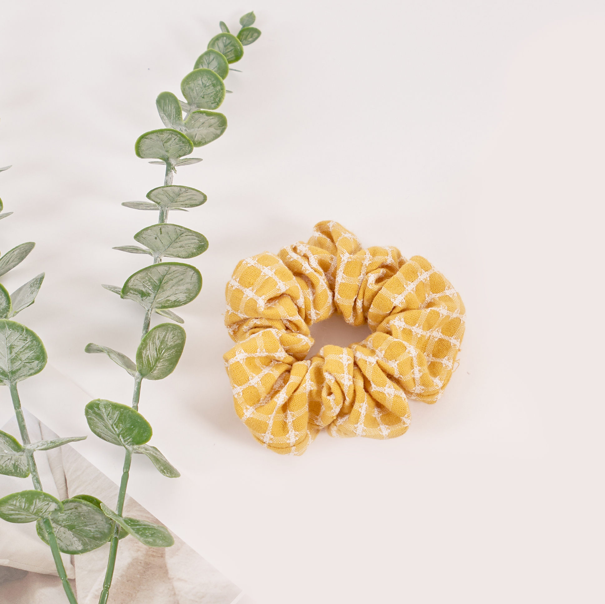 rpk22125-day-buoc-toc-vai-caro-scrunchies