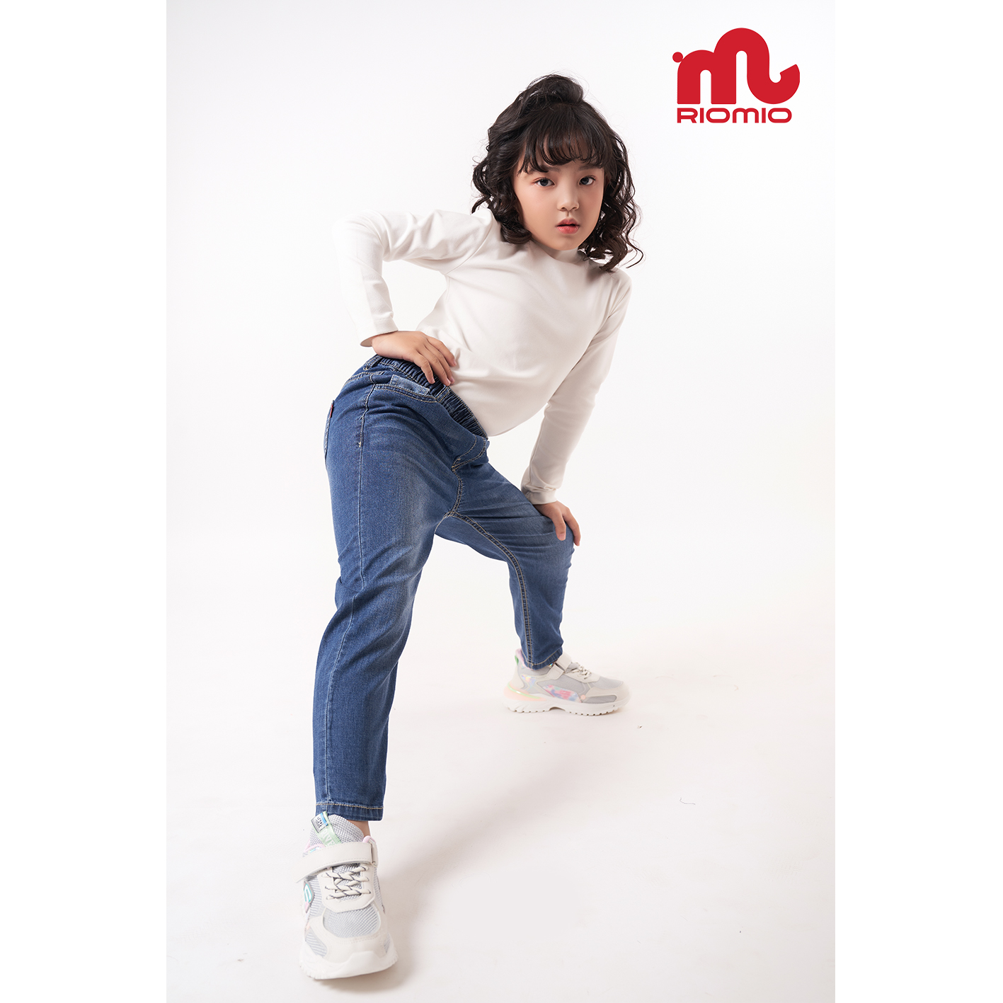 quan-jeans-be-gai-di-hoc-lisa-tui-dong-ho-phoi-mau-riomio-ro037