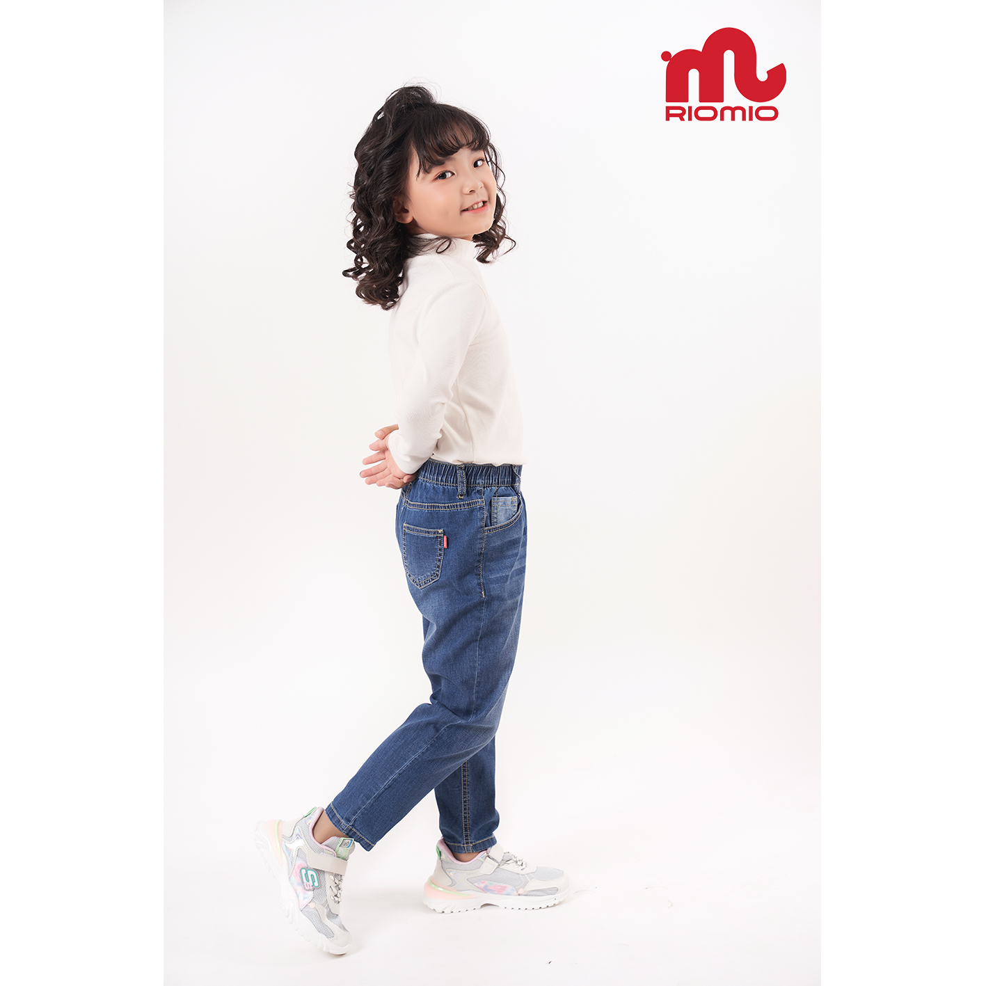 quan-jeans-be-gai-di-hoc-lisa-tui-dong-ho-phoi-mau-riomio-ro037