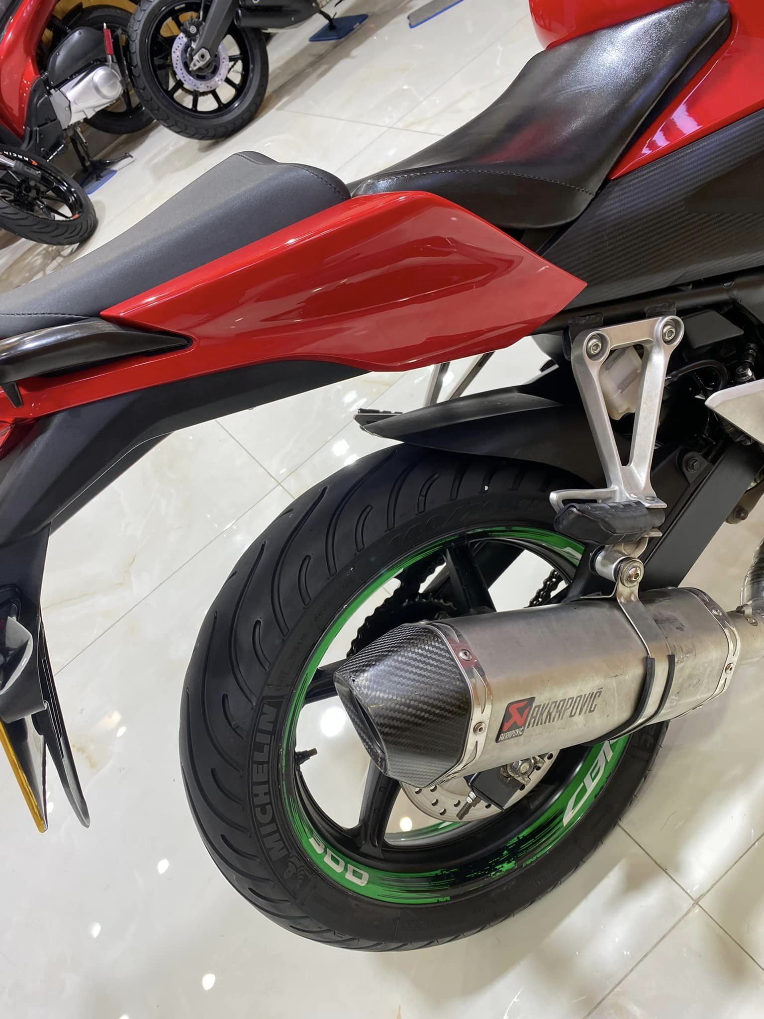 Honda CBR300R có giá từ 5300 USD