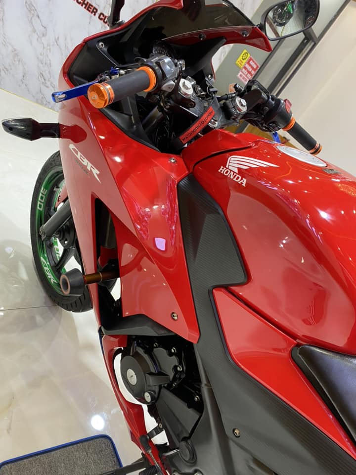 Honda CBR300R Yamaha R3 và Kawasaki Ninja 300 Tam mã tranh tài