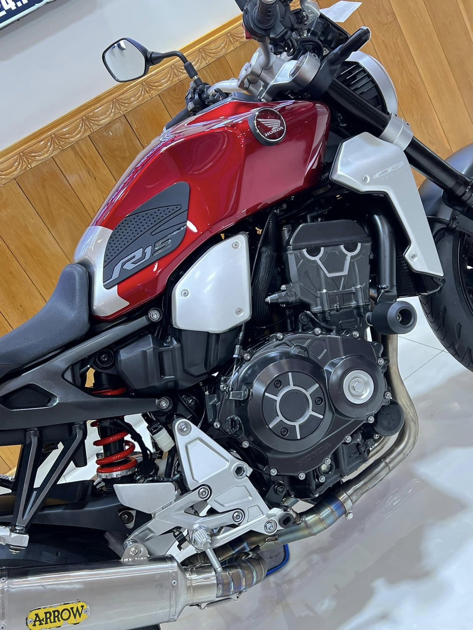 Cận cảnh chiếc xe Honda CB1000R độ cực chất từ Arctos Bao ngầu bao chất